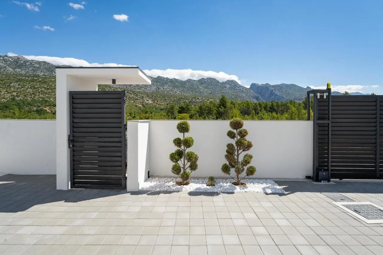 Villa Atrio Seline 0*,  Croatia